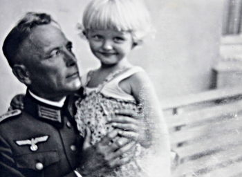 My grandfather Josef with Jürgen / UNBROKEN TIES © 2017 Lanapul Film