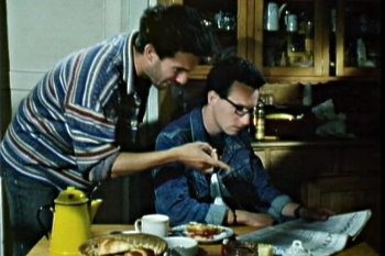 Tomi (Thomas Kappen) und Berni (Bernd Schmid) beim Frühstück, Drei © 1995 Lanapul Film