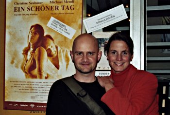 28. Oktober 2005 Filmpremiere in Hof. Verena von Estorff (Catering & Organisationsfee) und ich freuen uns nur noch. Ein sch&ouml;ner Tag © 2005 Lanapul - Film