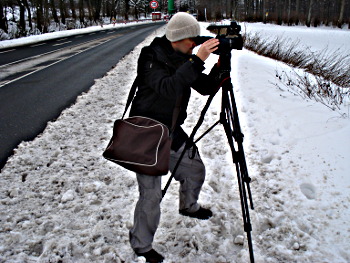 Der Autor an der Kamera. Dreharbeiten, Dortmund, Januar 2010 / DAS BAND IST NICHT GERISSEN © 2017 Lanapul Film